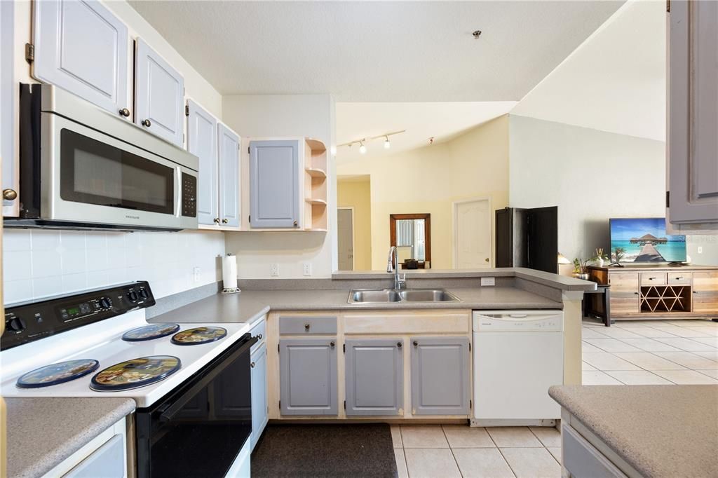 For Sale: $259,000 (4 beds, 2 baths, 1372 Square Feet)