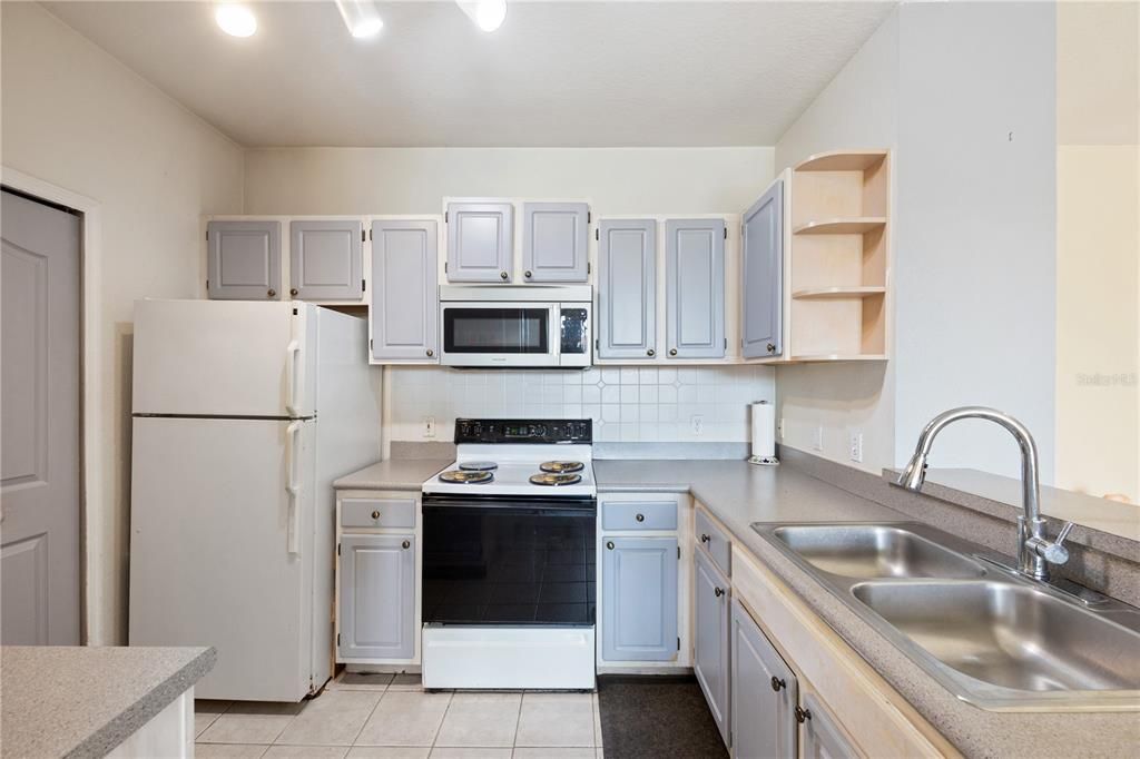 For Sale: $259,000 (4 beds, 2 baths, 1372 Square Feet)