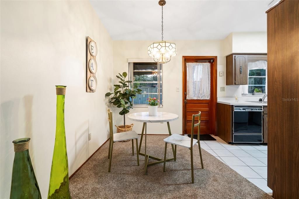 Activo con contrato: $300,000 (3 camas, 1 baños, 932 Pies cuadrados)