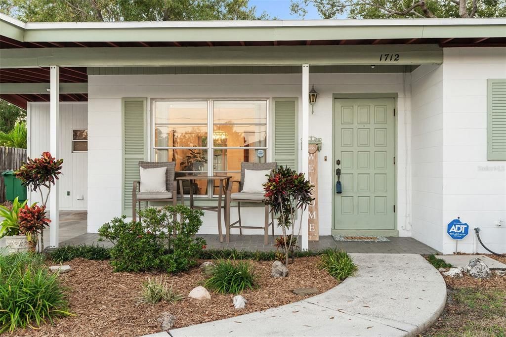 Activo con contrato: $300,000 (3 camas, 1 baños, 932 Pies cuadrados)