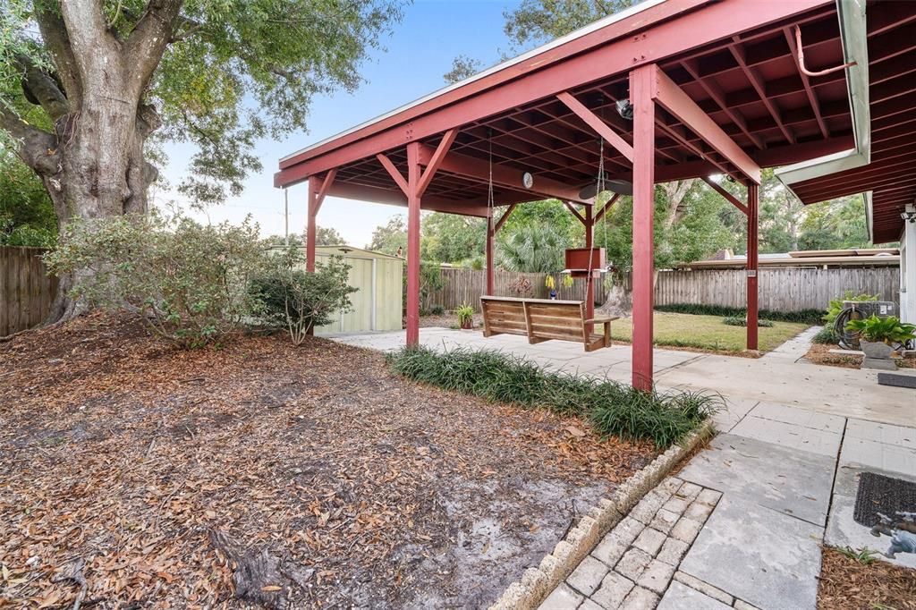 Activo con contrato: $300,000 (3 camas, 1 baños, 932 Pies cuadrados)