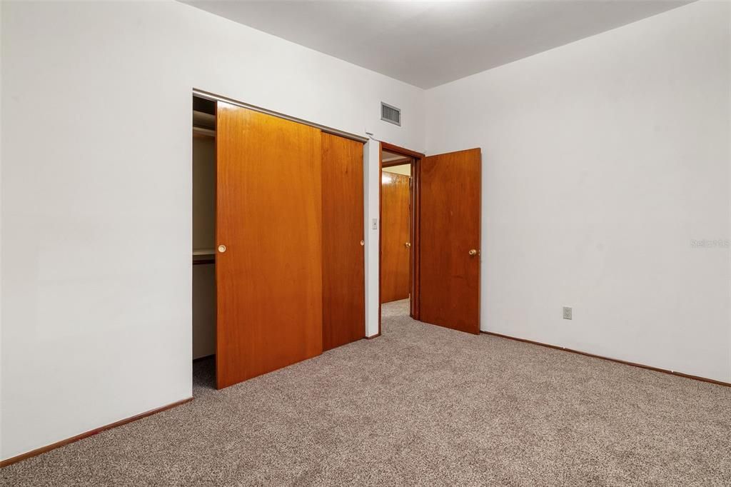 Activo con contrato: $300,000 (3 camas, 1 baños, 932 Pies cuadrados)