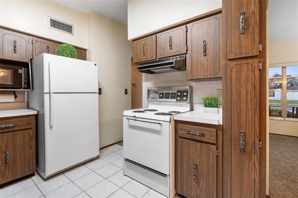 Activo con contrato: $300,000 (3 camas, 1 baños, 932 Pies cuadrados)