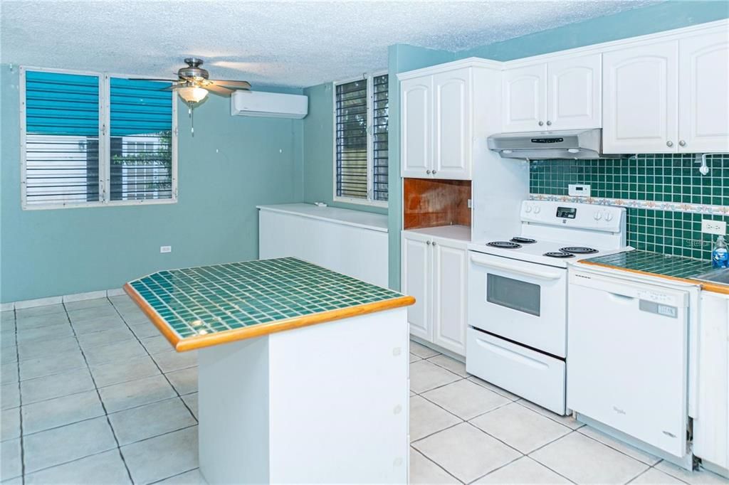 For Sale: $500,000 (4 beds, 2 baths, 0 Square Feet)