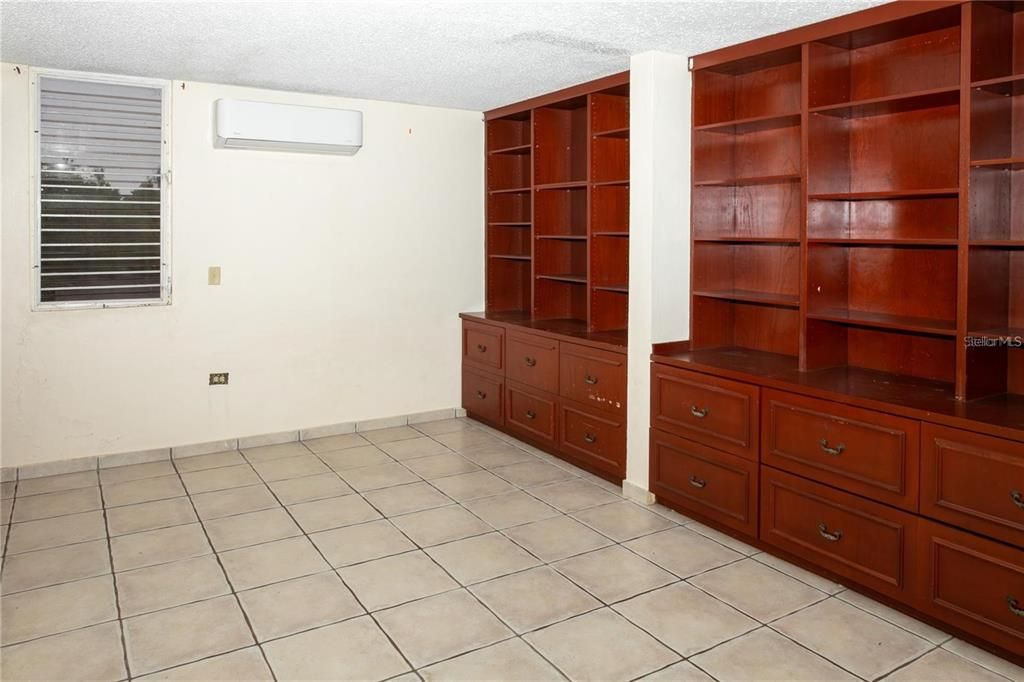 For Sale: $500,000 (4 beds, 2 baths, 0 Square Feet)