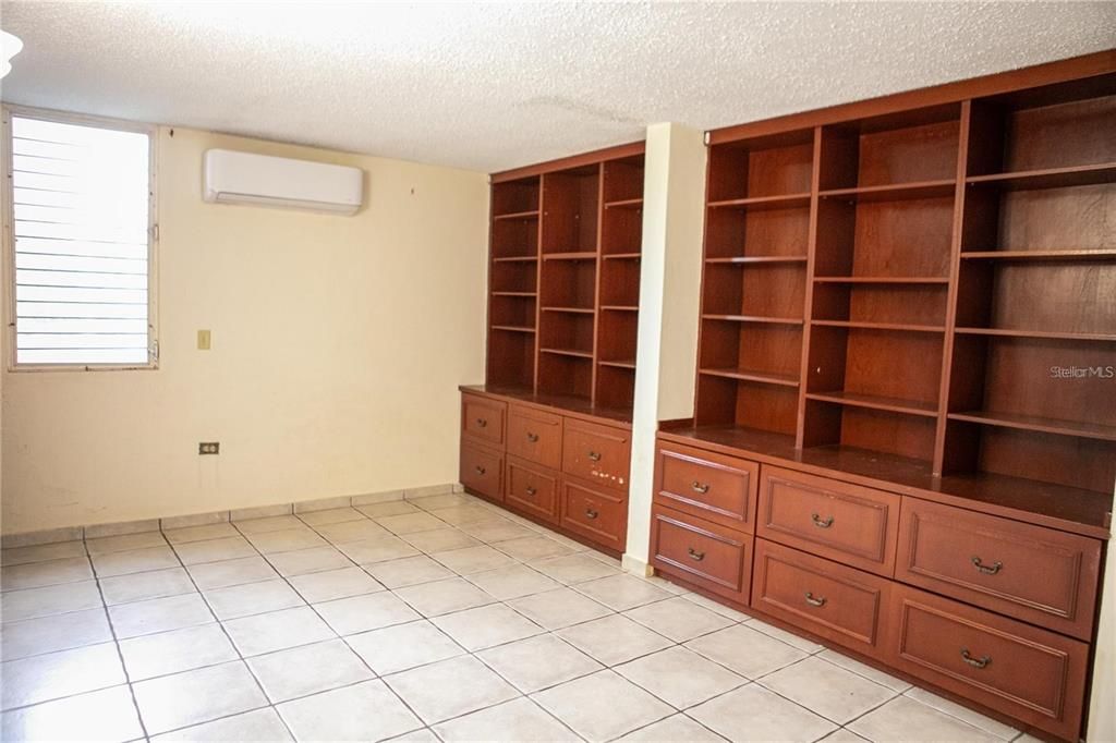 For Sale: $500,000 (4 beds, 2 baths, 0 Square Feet)