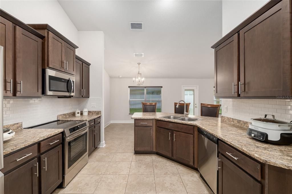 For Sale: $349,900 (4 beds, 2 baths, 1763 Square Feet)