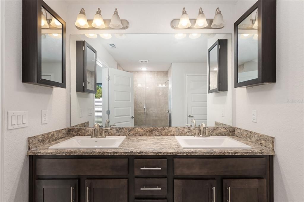 For Sale: $349,900 (4 beds, 2 baths, 1763 Square Feet)