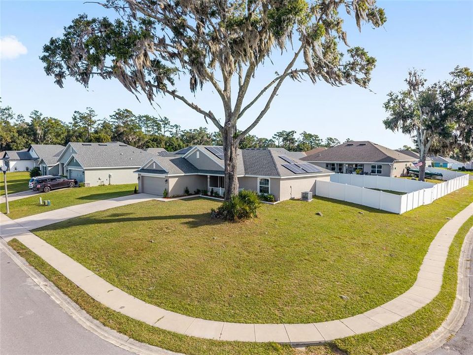 For Sale: $349,900 (4 beds, 2 baths, 1763 Square Feet)