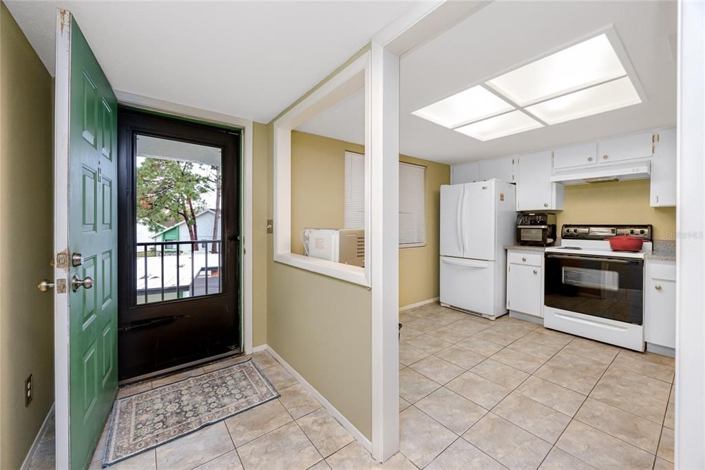 For Sale: $196,000 (2 beds, 2 baths, 1095 Square Feet)