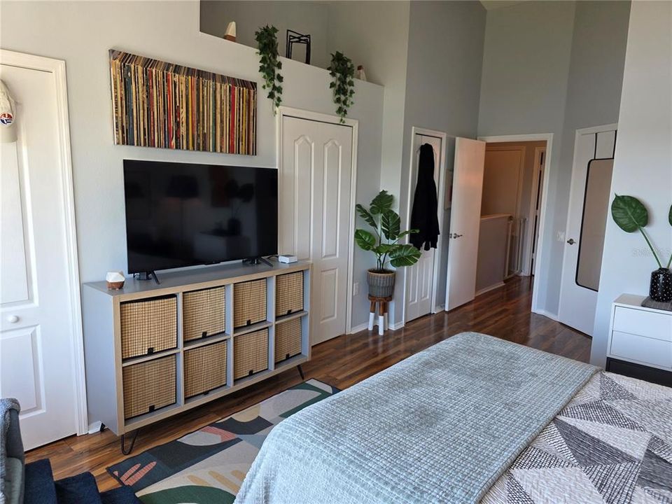 Active With Contract: $210,000 (2 beds, 1 baths, 1110 Square Feet)