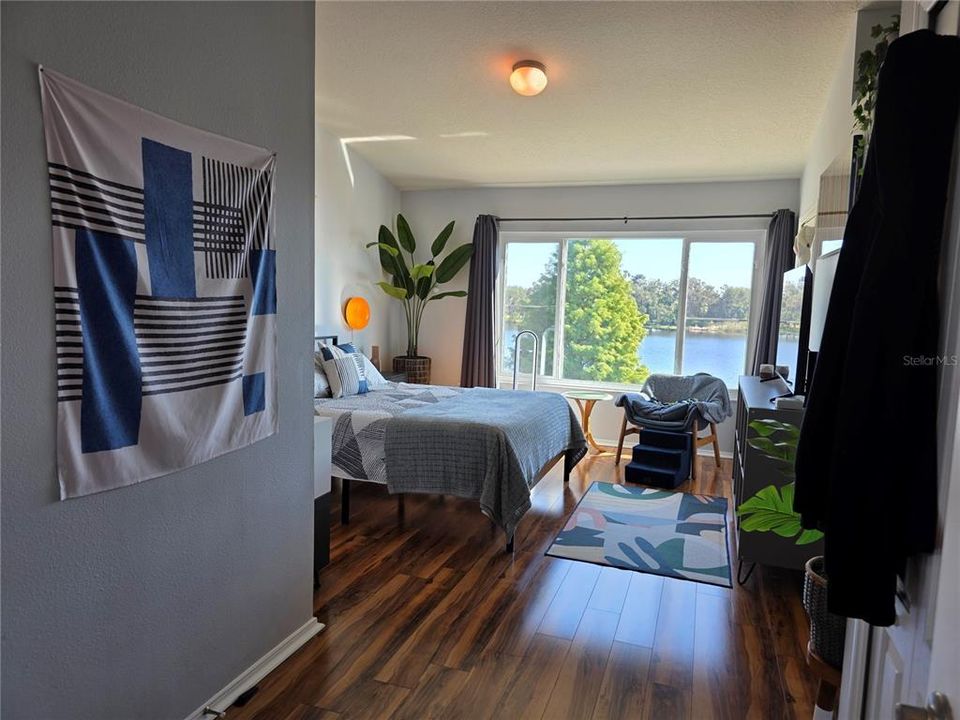 Active With Contract: $210,000 (2 beds, 1 baths, 1110 Square Feet)