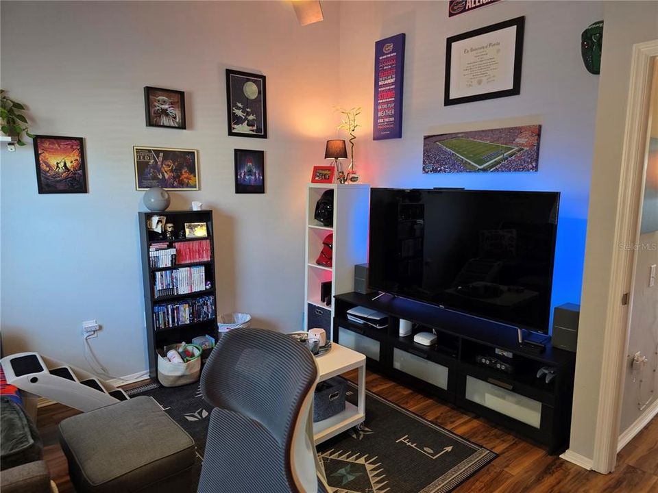 Active With Contract: $210,000 (2 beds, 1 baths, 1110 Square Feet)