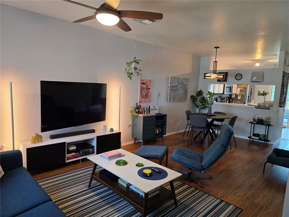 Active With Contract: $210,000 (2 beds, 1 baths, 1110 Square Feet)