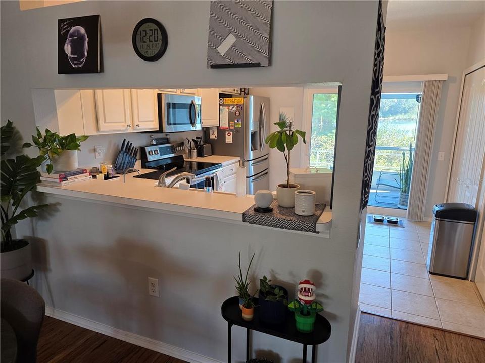 Active With Contract: $210,000 (2 beds, 1 baths, 1110 Square Feet)