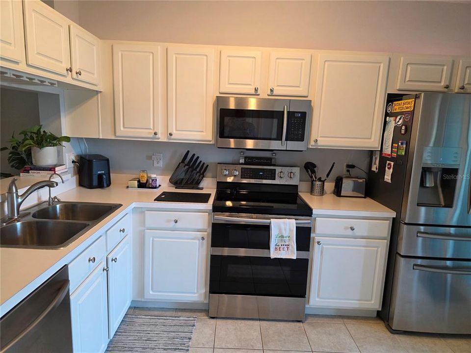 Active With Contract: $210,000 (2 beds, 1 baths, 1110 Square Feet)