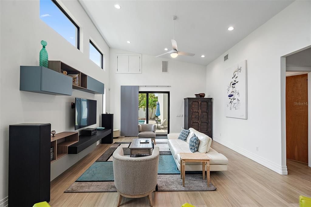 待售: $1,450,000 (4 贝兹, 3 浴室, 2442 平方英尺)