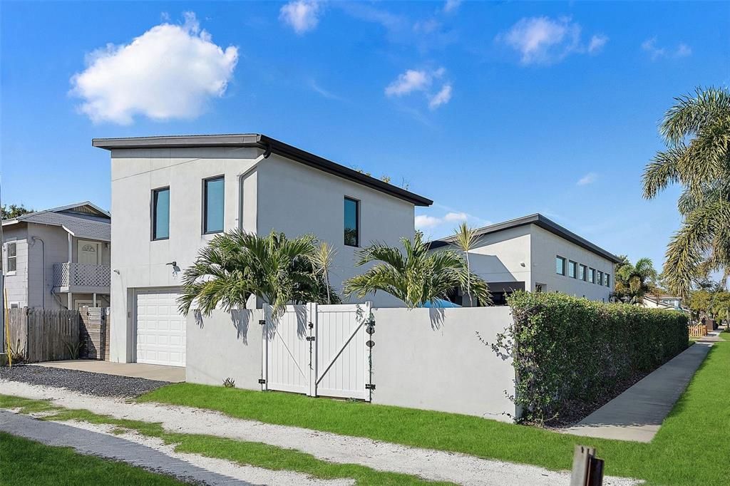 待售: $1,450,000 (4 贝兹, 3 浴室, 2442 平方英尺)