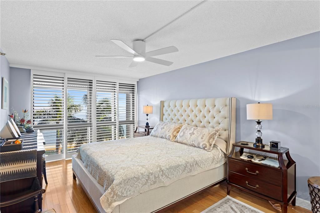 合同活跃: $1,100,000 (3 贝兹, 3 浴室, 2007 平方英尺)