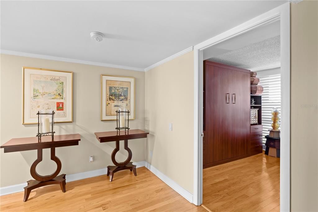 合同活跃: $1,100,000 (3 贝兹, 3 浴室, 2007 平方英尺)