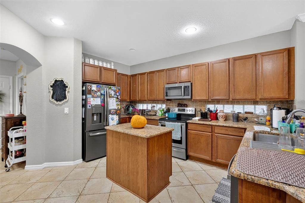 For Sale: $525,000 (3 beds, 3 baths, 2710 Square Feet)