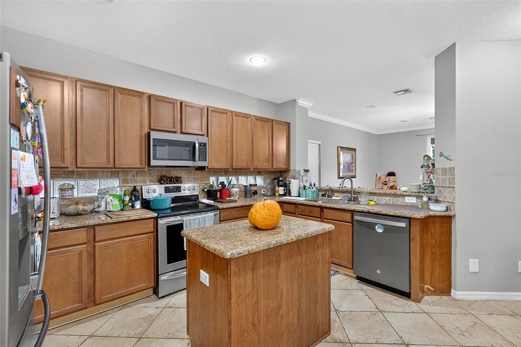 For Sale: $525,000 (3 beds, 3 baths, 2710 Square Feet)