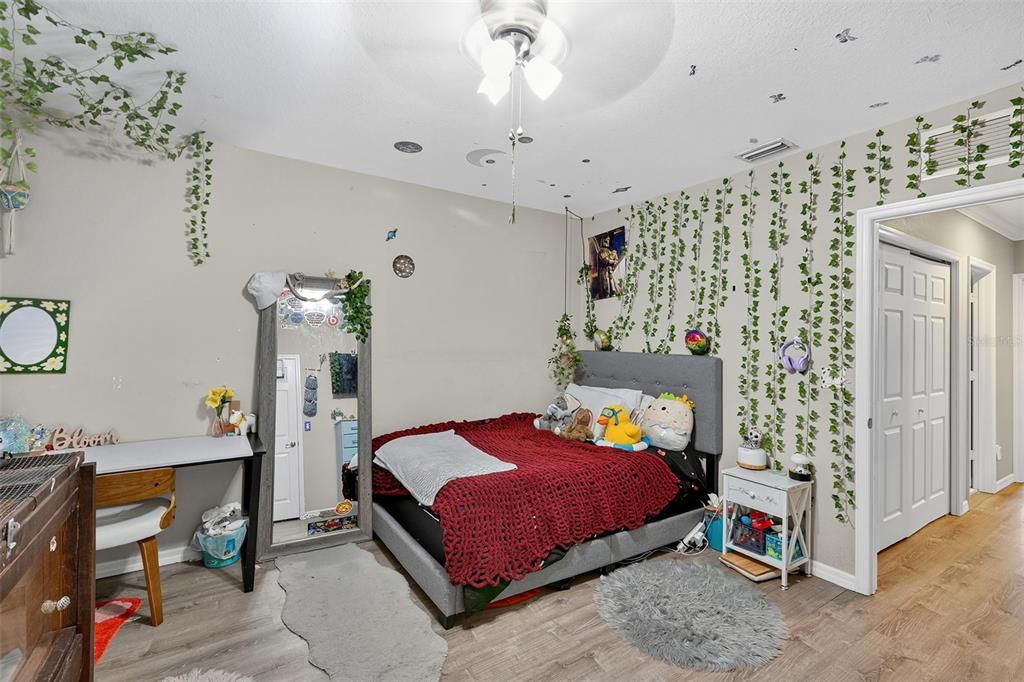 For Sale: $525,000 (3 beds, 3 baths, 2710 Square Feet)