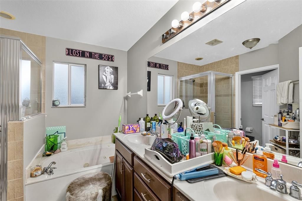 For Sale: $525,000 (3 beds, 3 baths, 2710 Square Feet)