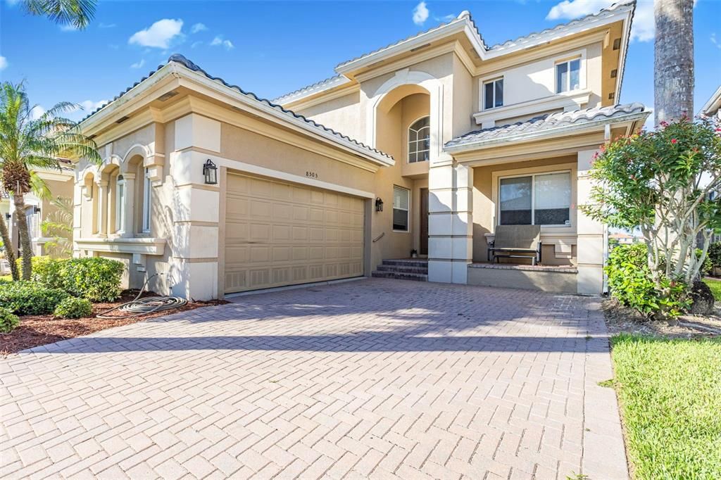 For Sale: $525,000 (3 beds, 3 baths, 2710 Square Feet)