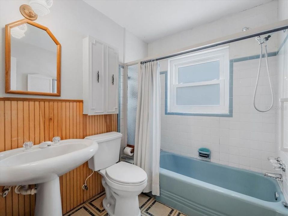 For Sale: $236,000 (3 beds, 2 baths, 1666 Square Feet)