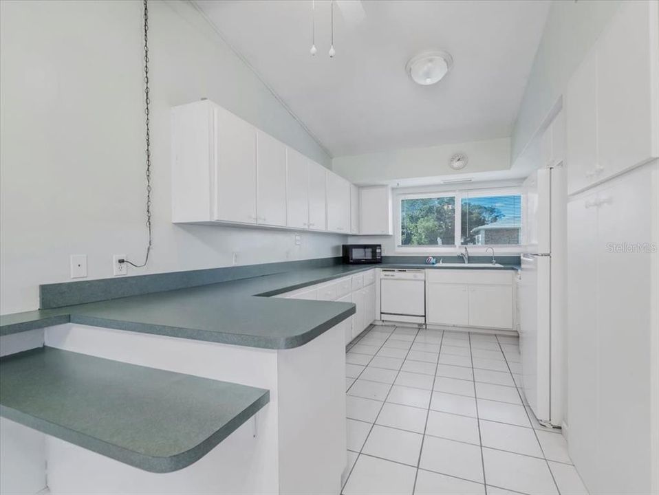 For Sale: $236,000 (3 beds, 2 baths, 1666 Square Feet)