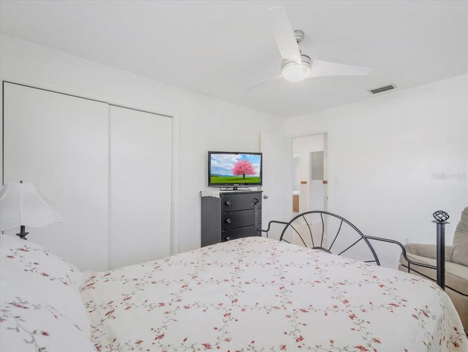 For Sale: $236,000 (3 beds, 2 baths, 1666 Square Feet)