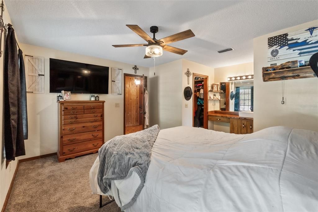 For Sale: $420,000 (3 beds, 2 baths, 1749 Square Feet)