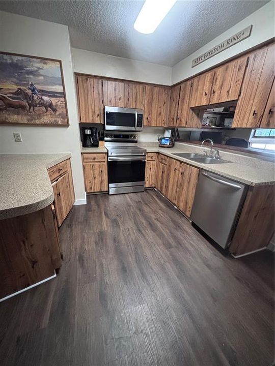 For Sale: $420,000 (3 beds, 2 baths, 1749 Square Feet)