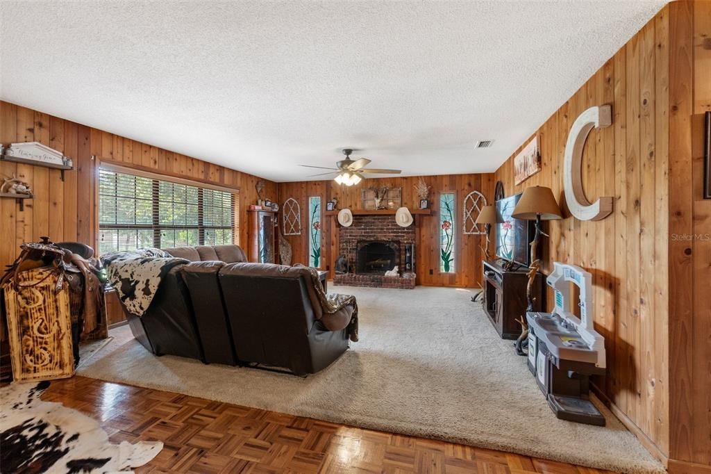 For Sale: $420,000 (3 beds, 2 baths, 1749 Square Feet)