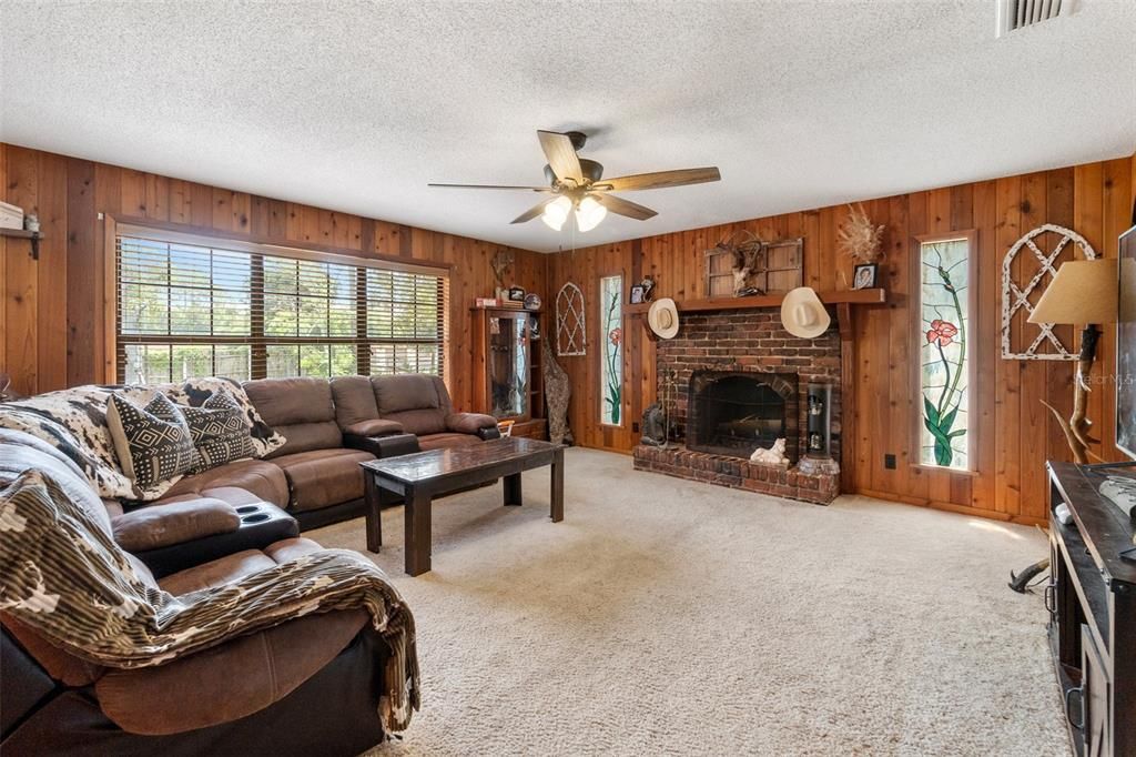 For Sale: $420,000 (3 beds, 2 baths, 1749 Square Feet)