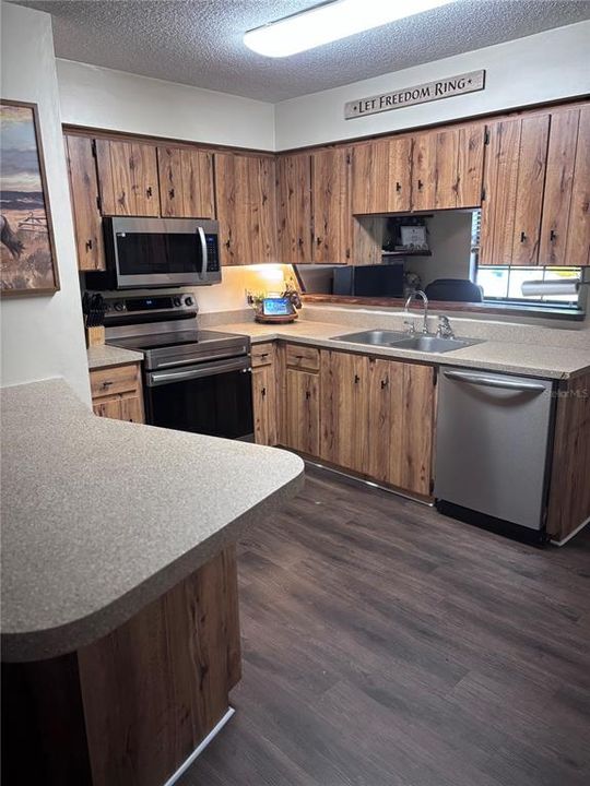 For Sale: $420,000 (3 beds, 2 baths, 1749 Square Feet)