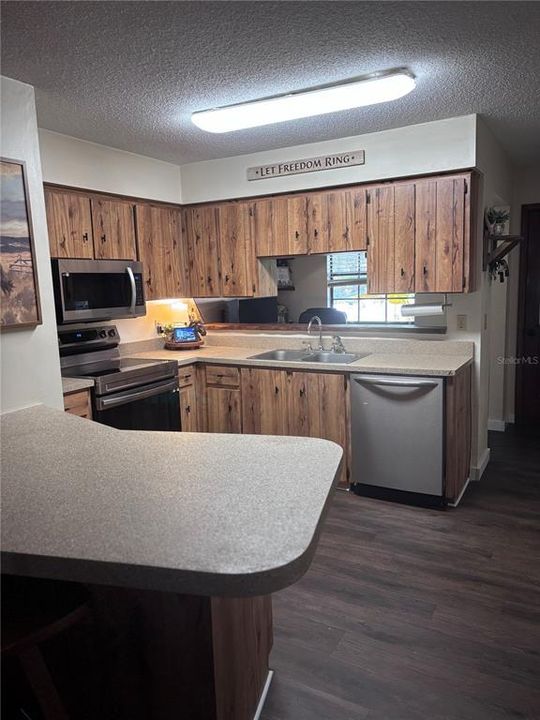 For Sale: $420,000 (3 beds, 2 baths, 1749 Square Feet)