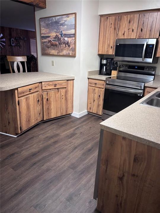 For Sale: $420,000 (3 beds, 2 baths, 1749 Square Feet)