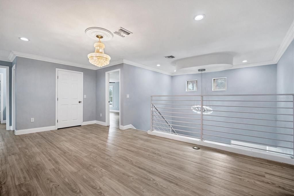 Active With Contract: $550,000 (5 beds, 4 baths, 3088 Square Feet)