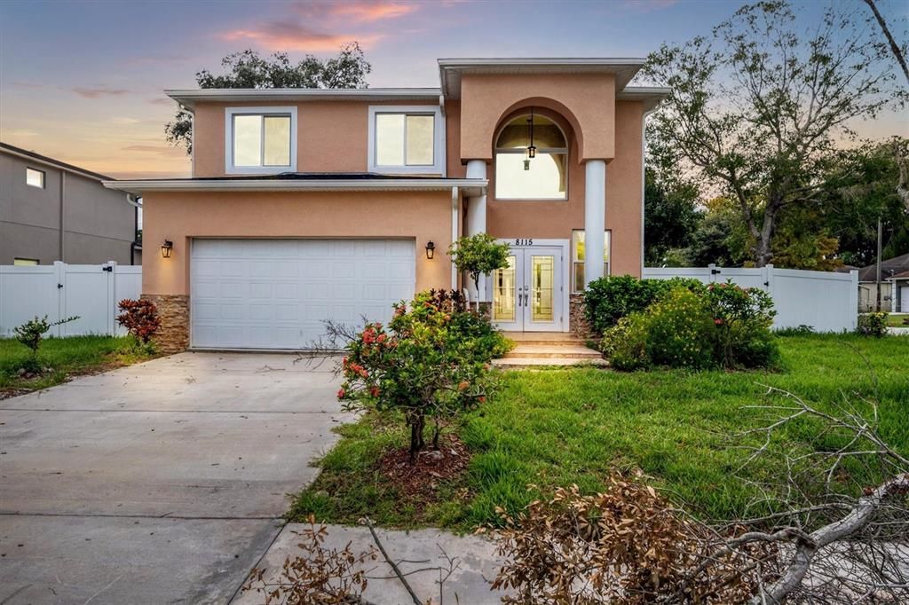 Active With Contract: $550,000 (5 beds, 4 baths, 3088 Square Feet)