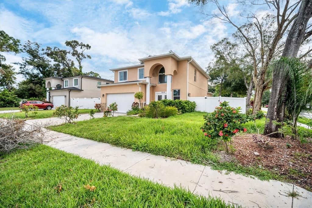 Active With Contract: $550,000 (5 beds, 4 baths, 3088 Square Feet)