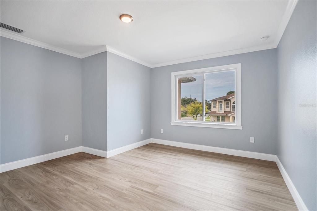 Active With Contract: $550,000 (5 beds, 4 baths, 3088 Square Feet)