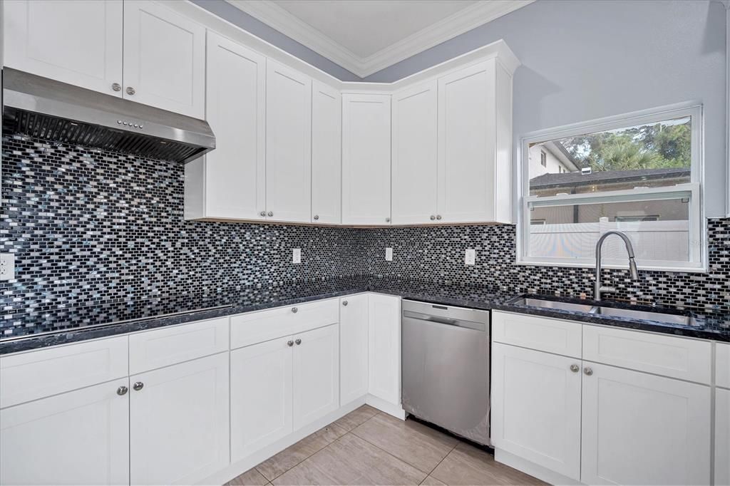 Active With Contract: $550,000 (5 beds, 4 baths, 3088 Square Feet)