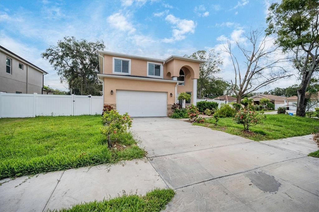 Active With Contract: $550,000 (5 beds, 4 baths, 3088 Square Feet)