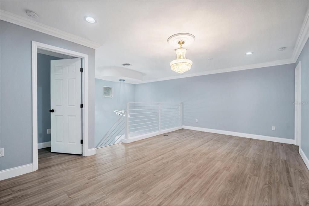 Active With Contract: $550,000 (5 beds, 4 baths, 3088 Square Feet)