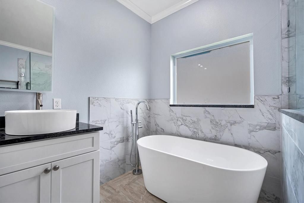 Active With Contract: $550,000 (5 beds, 4 baths, 3088 Square Feet)