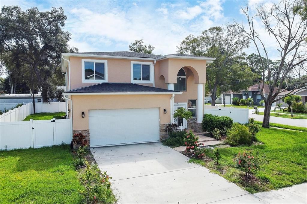 Active With Contract: $550,000 (5 beds, 4 baths, 3088 Square Feet)