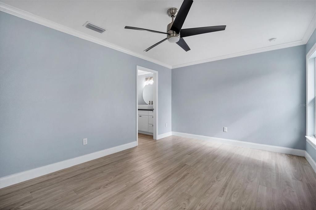 Active With Contract: $550,000 (5 beds, 4 baths, 3088 Square Feet)