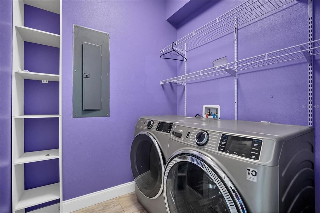 Active With Contract: $550,000 (5 beds, 4 baths, 3088 Square Feet)